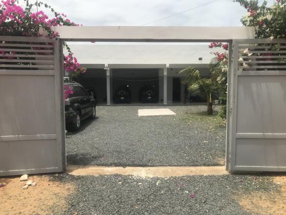Un Terrain de 300m² + 6 Quads à vendre (5millions l'unité)