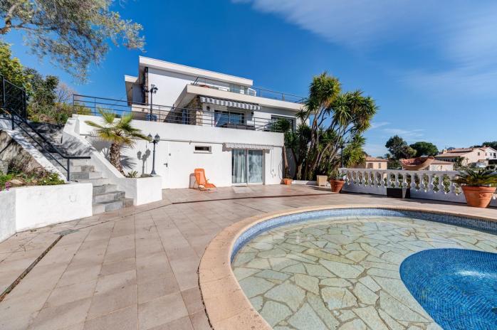 MAGNIFIQUE VILLA CALIFORNIENNE 10 PIÈCES - SAINT-LAURENT-DU-VAR